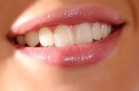 Có nên đi bọc răng sứ cho răng sữa không thay không?q